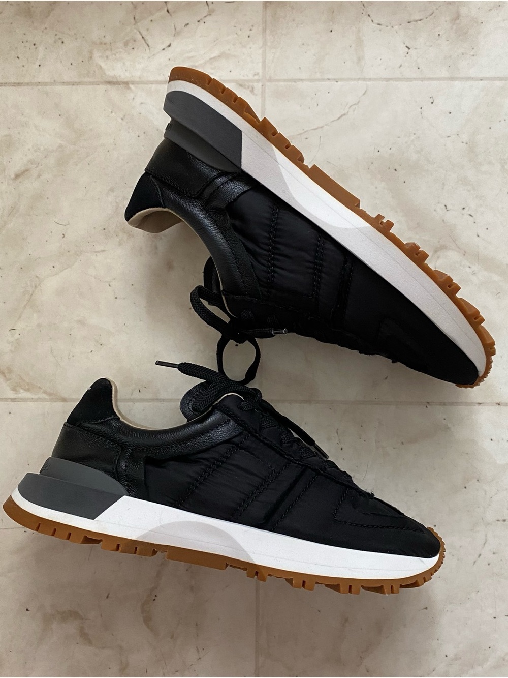 $690 Maison Margiela Black Leather Suede Gum Sole 50-50 Low Top Sneakers Size 7 - Picture 4 of 15